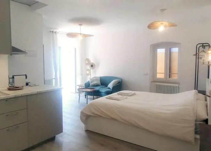 Salvia, Cinque Terre Vernazza